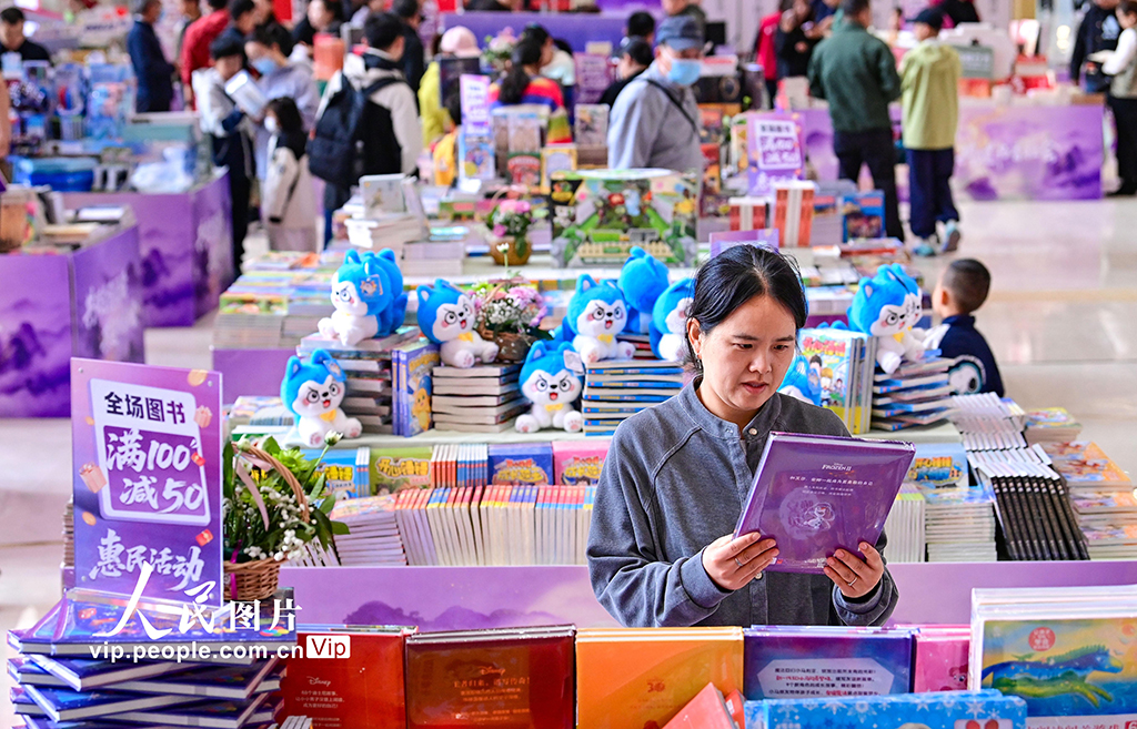内蒙古呼和浩特：沿黄九省精品图书展开展